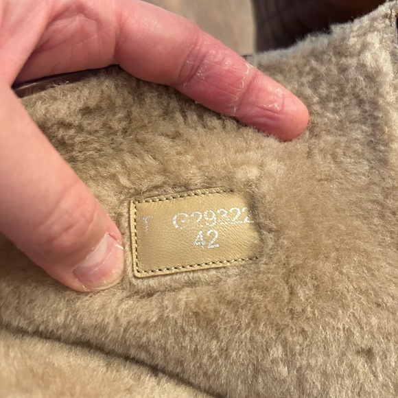 CHANEL LEATHER WINTER BOOTS , camel color with CC logo and Shearling Fur - Picture 11 of 17